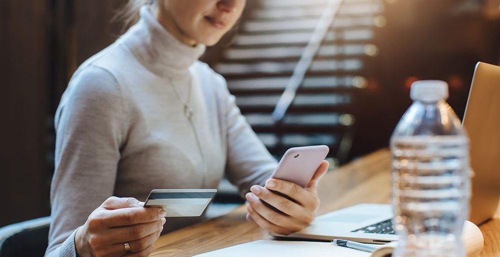 Quais fatores pesam na confiança do consumidor em compras online?